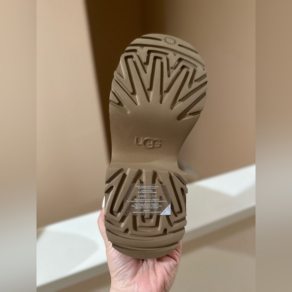 UGG® Women's Classic Short New Heights Chestnut Booties. Size 9. - Picture 6 of 10